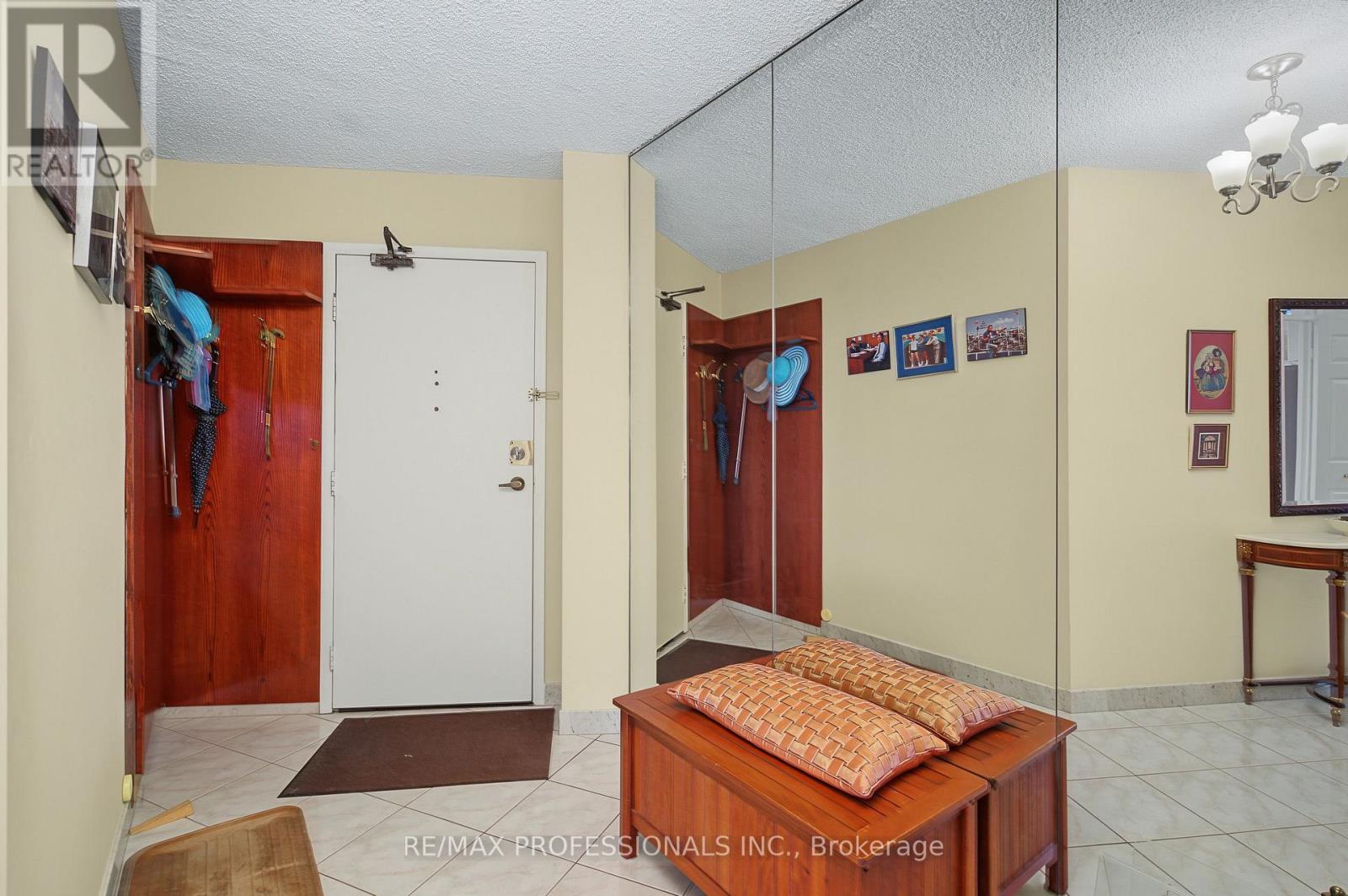 1004 - 2010 Islington Avenue, Toronto, Ontario M9P 3S8 - Photo 17 - W13663330