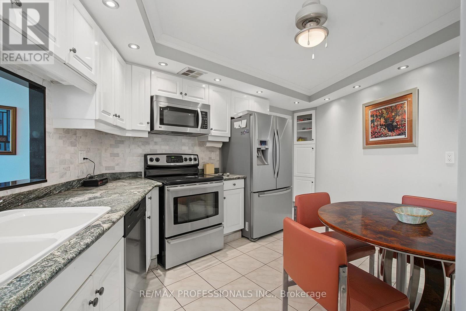 1004 - 2010 Islington Avenue, Toronto, Ontario M9P 3S8 - Photo 40 - W13663330
