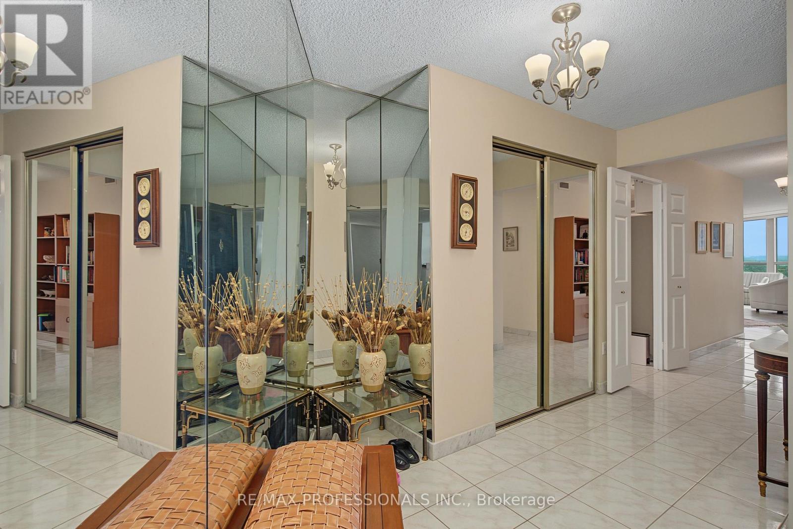 1004 - 2010 Islington Avenue, Toronto, Ontario M9P 3S8 - Photo 5 - W13663330