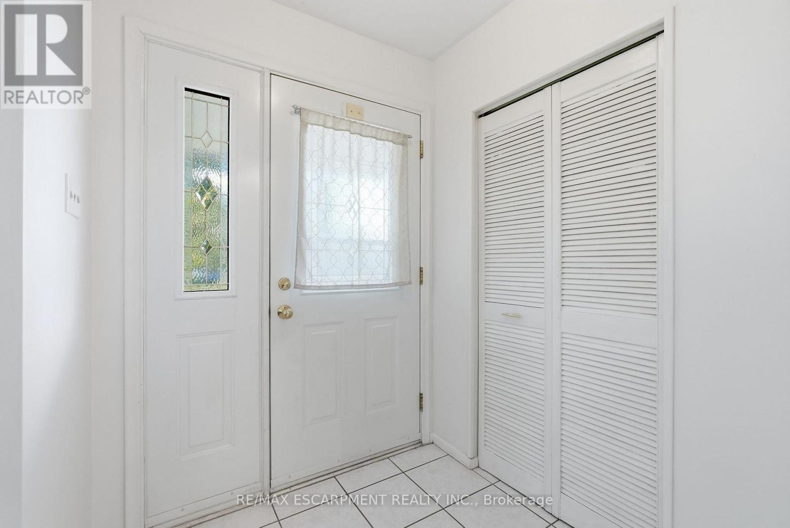 2469 Padstow Crescent, Mississauga, Ontario  L5J 2G2 - Photo 3 - W13663372