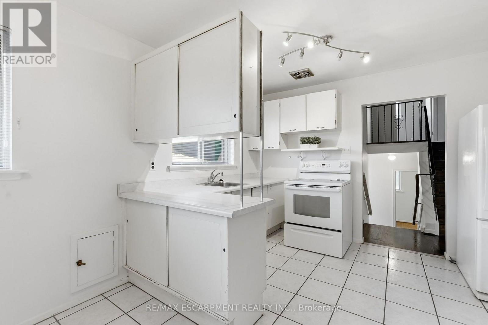 2469 Padstow Crescent, Mississauga, Ontario  L5J 2G2 - Photo 8 - W13663372