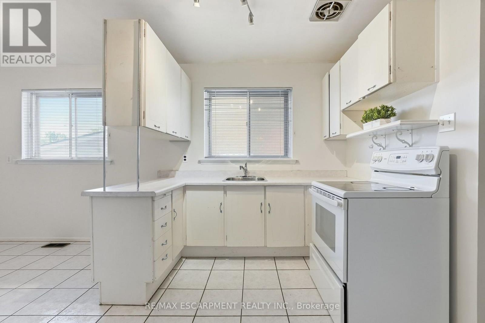 2469 Padstow Crescent, Mississauga, Ontario  L5J 2G2 - Photo 9 - W13663372