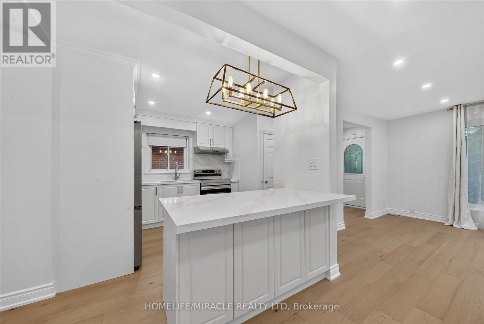18 Elderfield Crescent, Toronto, Ontario M9C 3K7 - Photo 11 - W13663384