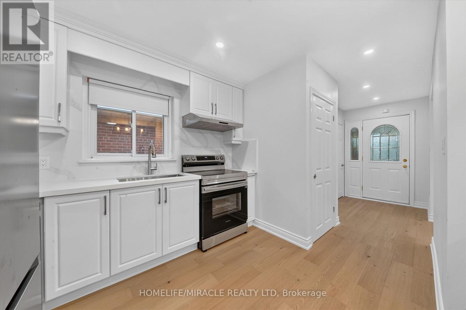 18 Elderfield Crescent, Toronto, Ontario M9C 3K7 - Photo 12 - W13663384