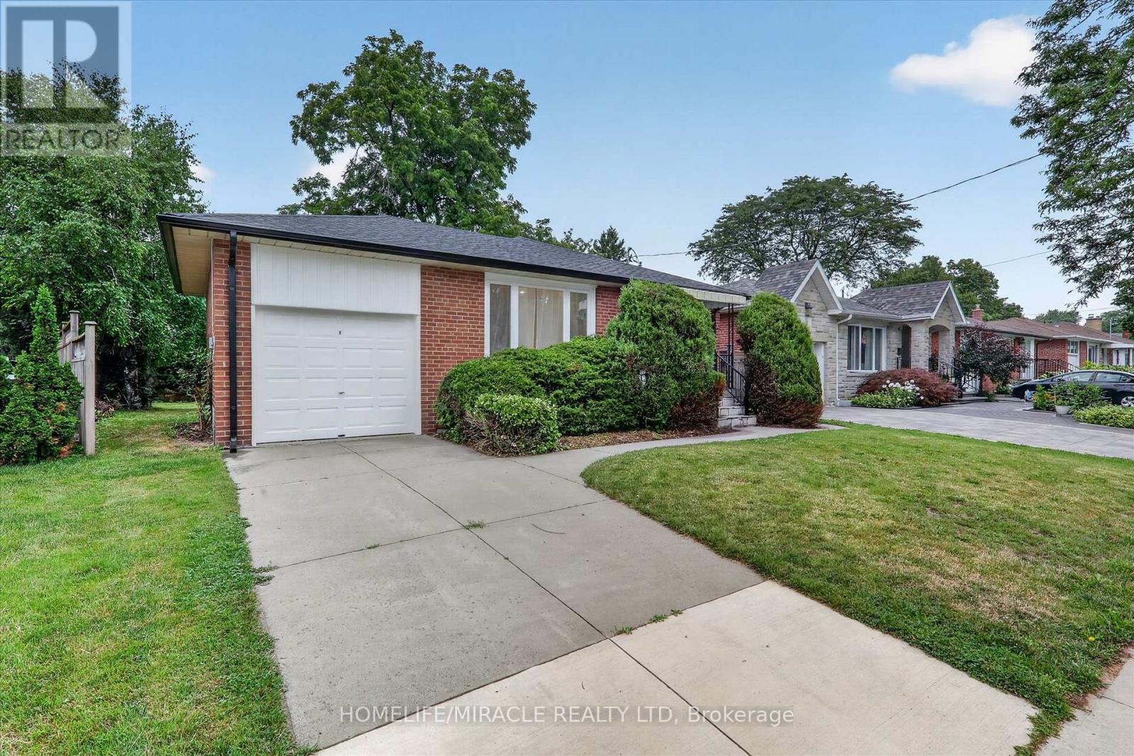18 Elderfield Crescent, Toronto, Ontario M9C 3K7 - Photo 2 - W13663384