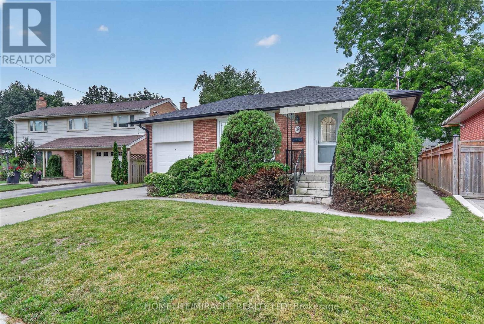 18 Elderfield Crescent, Toronto, Ontario M9C 3K7 - Photo 3 - W13663384