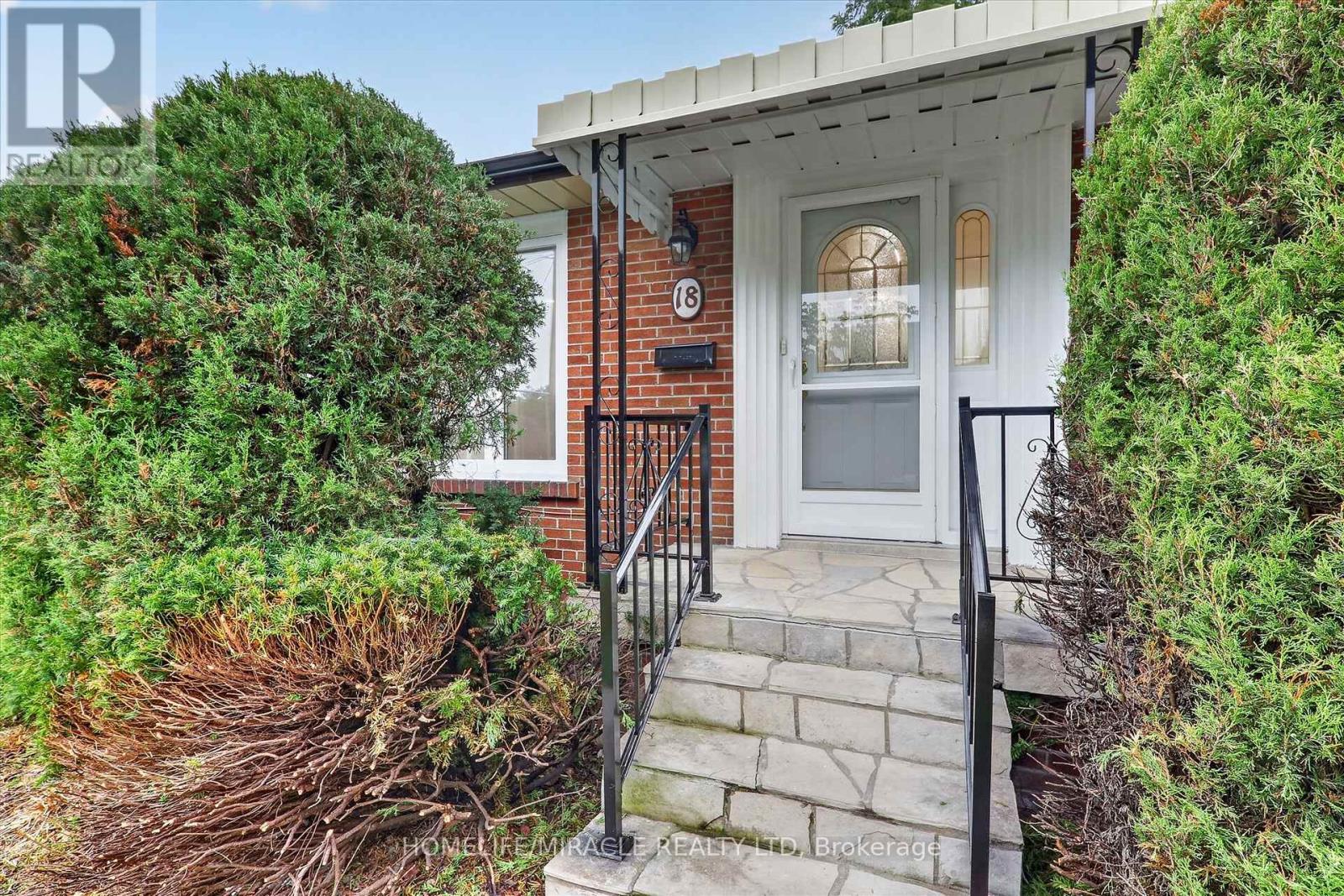 18 Elderfield Crescent, Toronto, Ontario M9C 3K7 - Photo 4 - W13663384