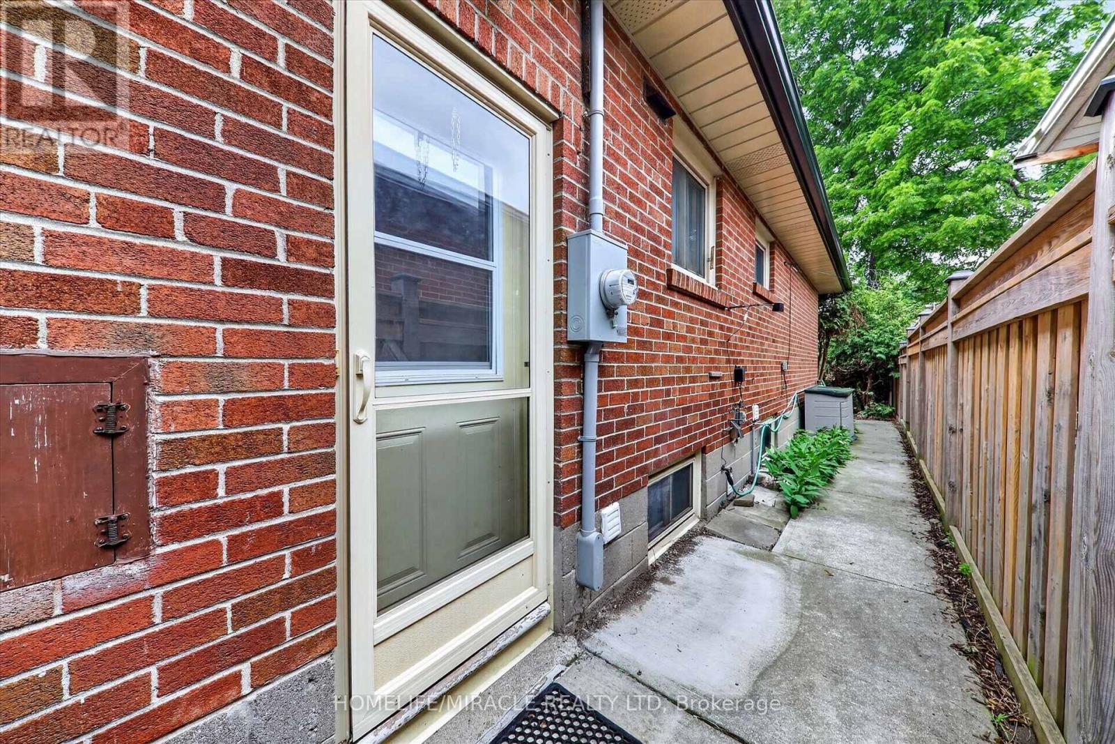 18 Elderfield Crescent, Toronto, Ontario M9C 3K7 - Photo 40 - W13663384