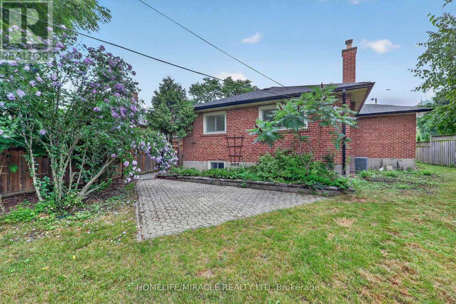 18 Elderfield Crescent, Toronto, Ontario M9C 3K7 - Photo 43 - W13663384