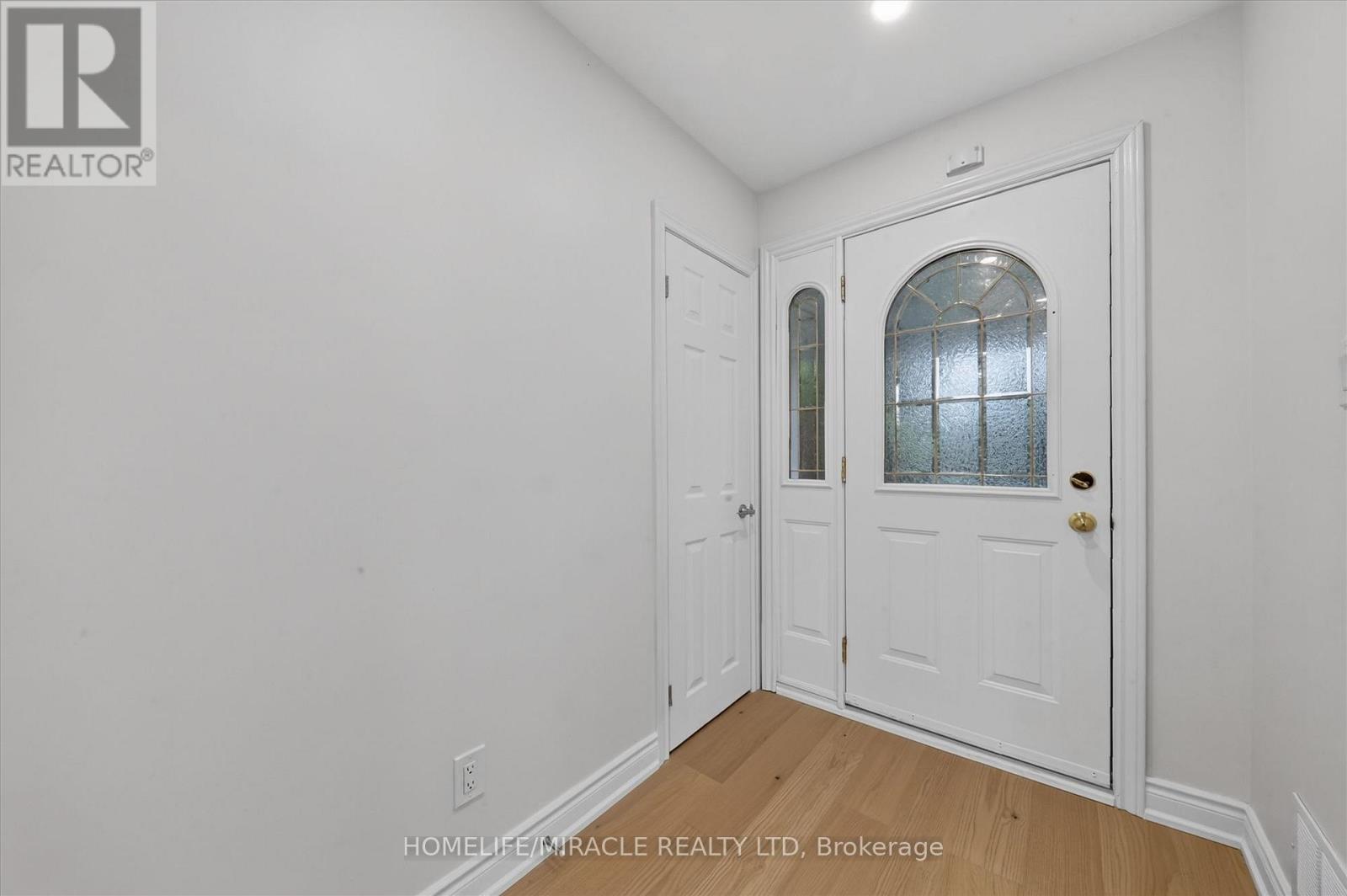 18 Elderfield Crescent, Toronto, Ontario M9C 3K7 - Photo 5 - W13663384