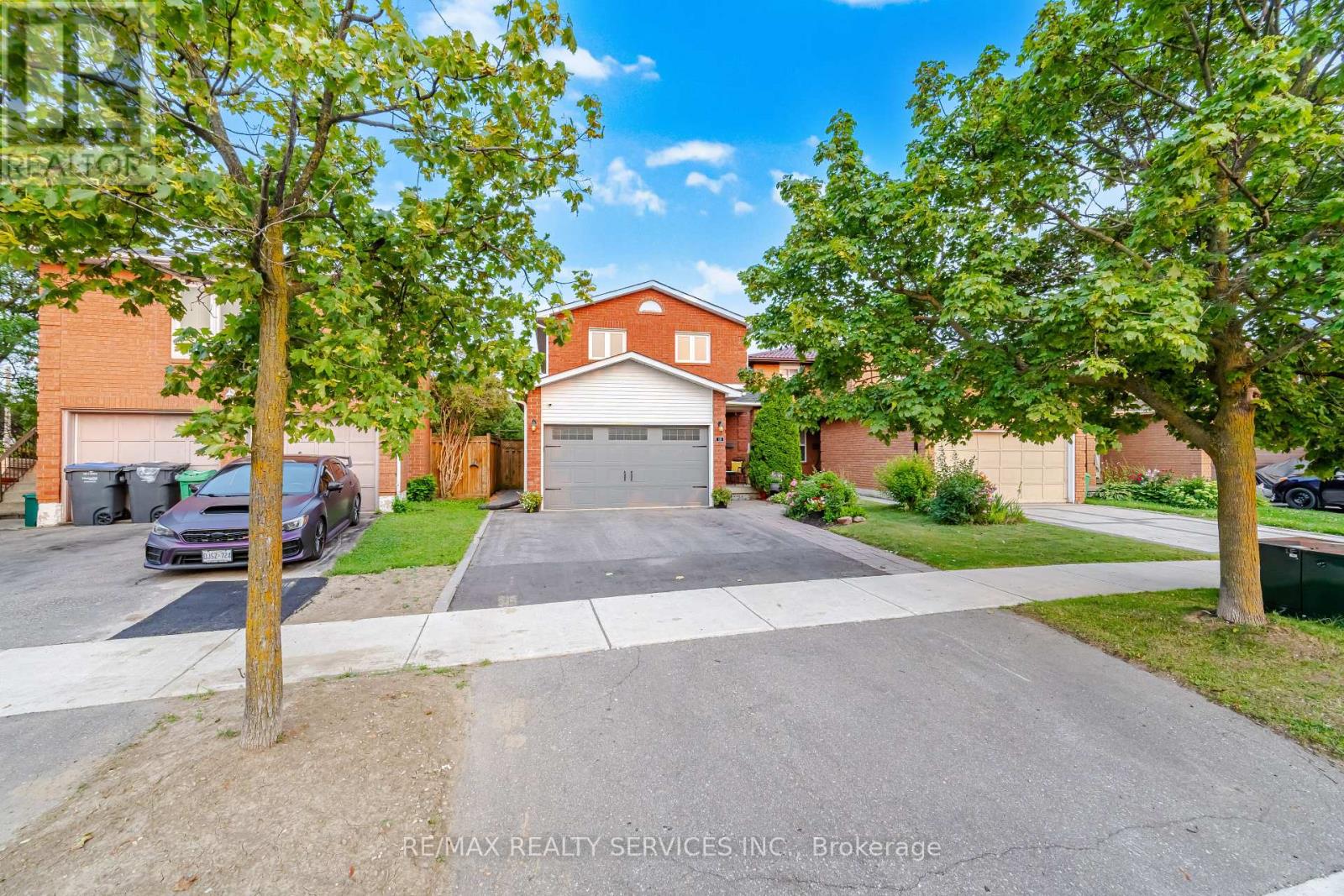 10 Valonia Drive, Brampton, Ontario  L6V 4J2 - Photo 2 - W13663404