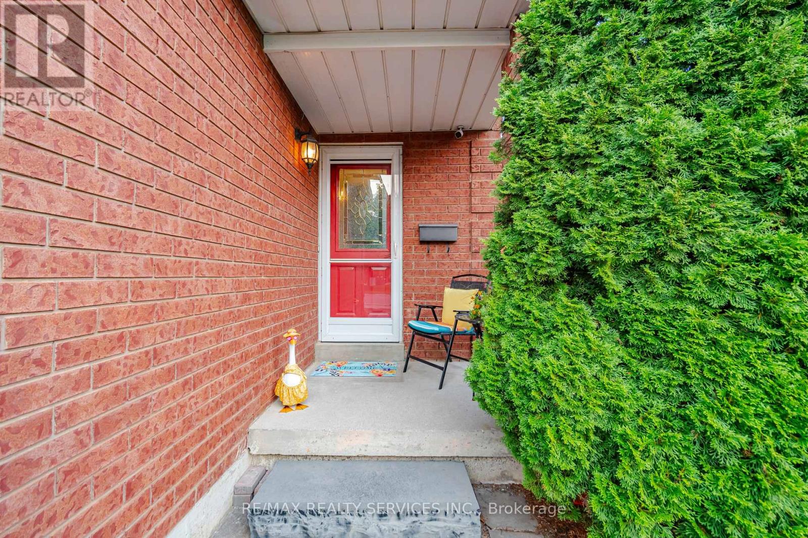10 Valonia Drive, Brampton, Ontario  L6V 4J2 - Photo 6 - W13663404