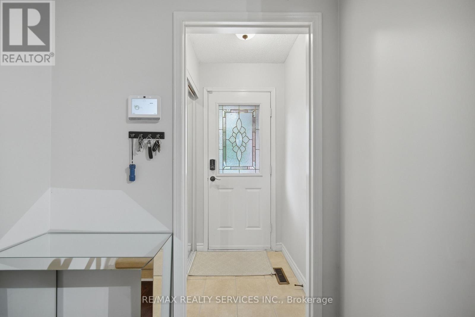 10 Valonia Drive, Brampton, Ontario  L6V 4J2 - Photo 7 - W13663404