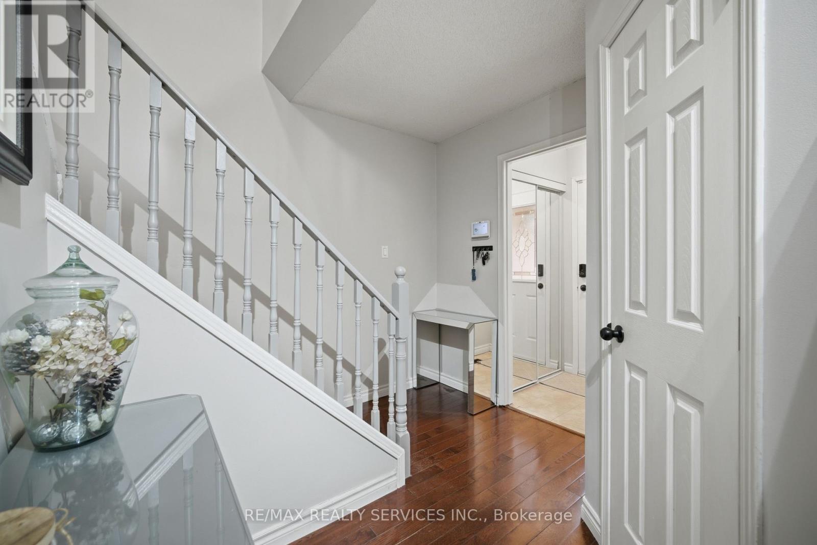 10 Valonia Drive, Brampton, Ontario  L6V 4J2 - Photo 9 - W13663404