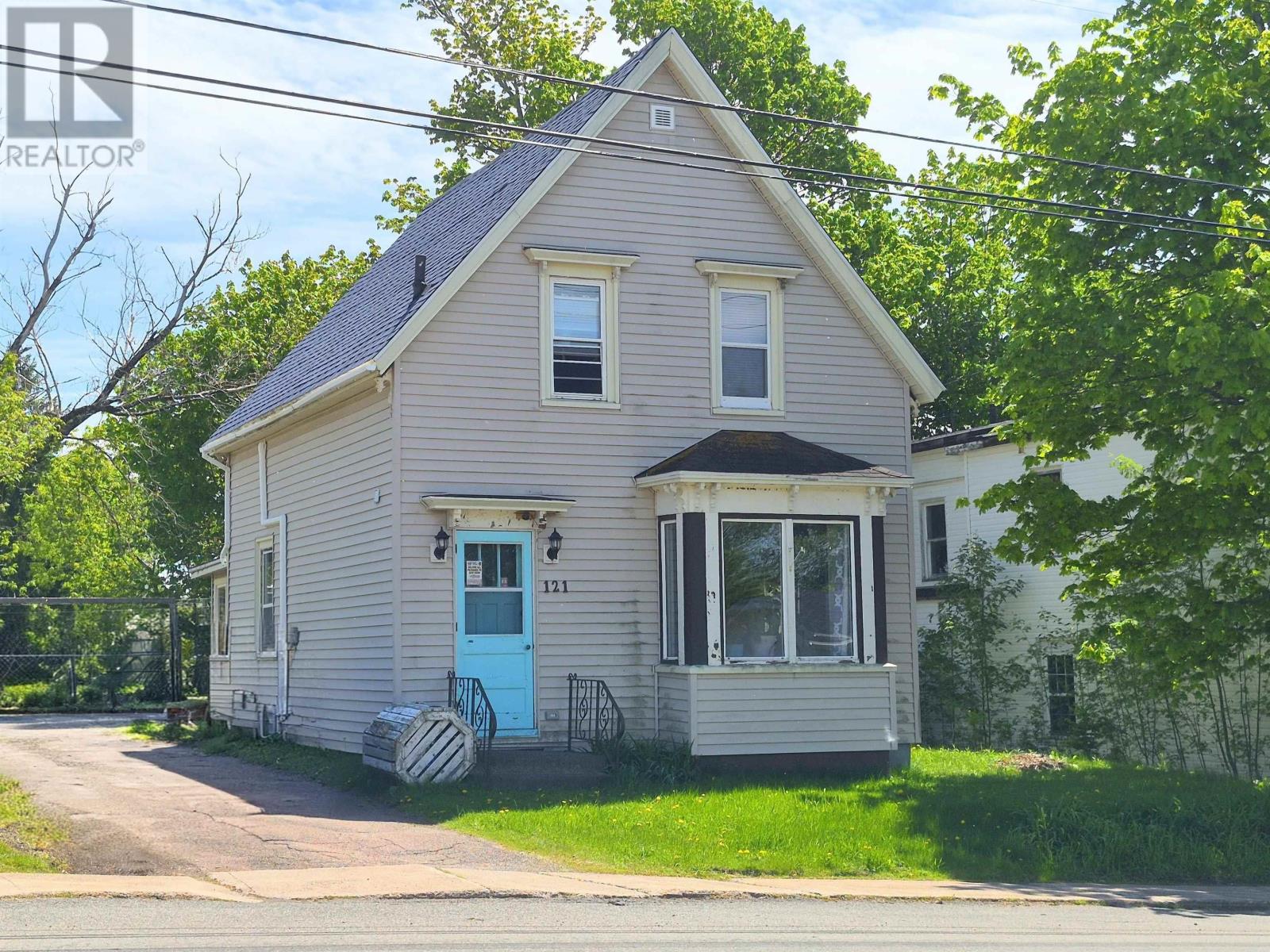 121 Main Street, Springhill, Nova Scotia  B0M 1X0 - Photo 1 - 202612966