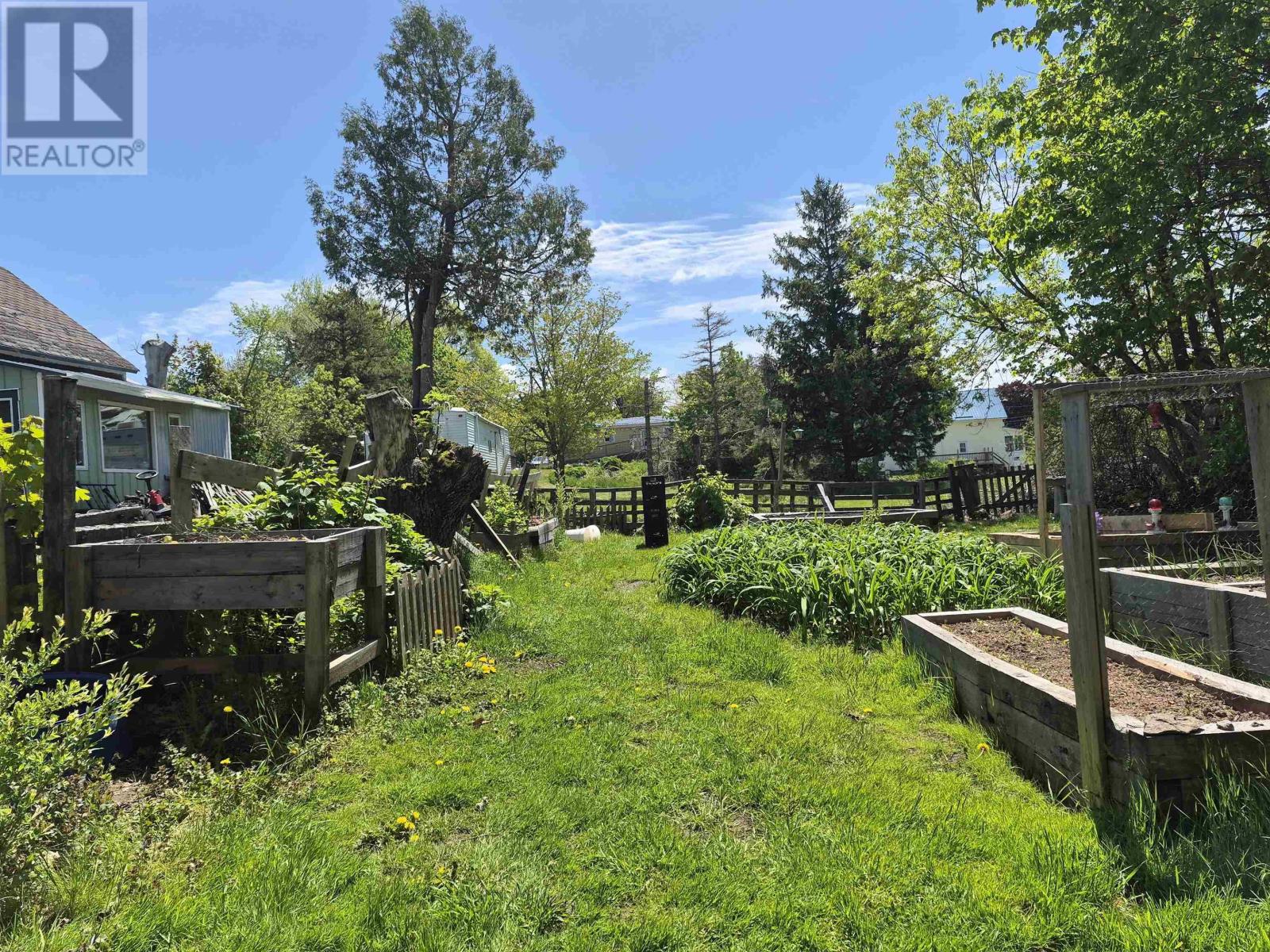 121 Main Street, Springhill, Nova Scotia  B0M 1X0 - Photo 3 - 202612966