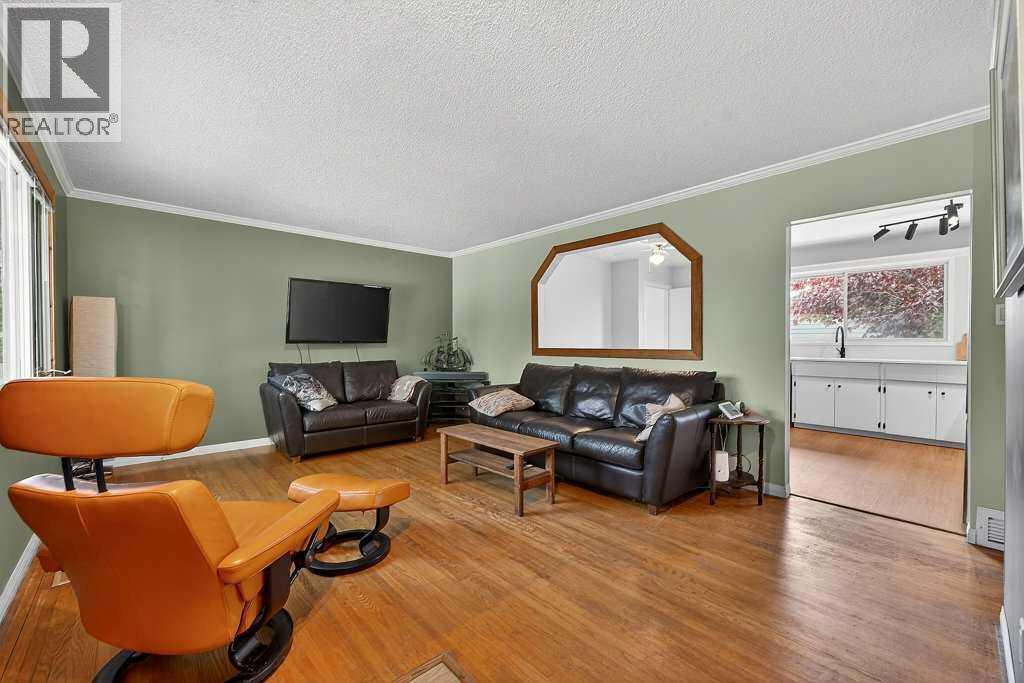 1632 Robson Crescent SE, Calgary, Alberta  T2A 1Y7 - Photo 3 - A2316092