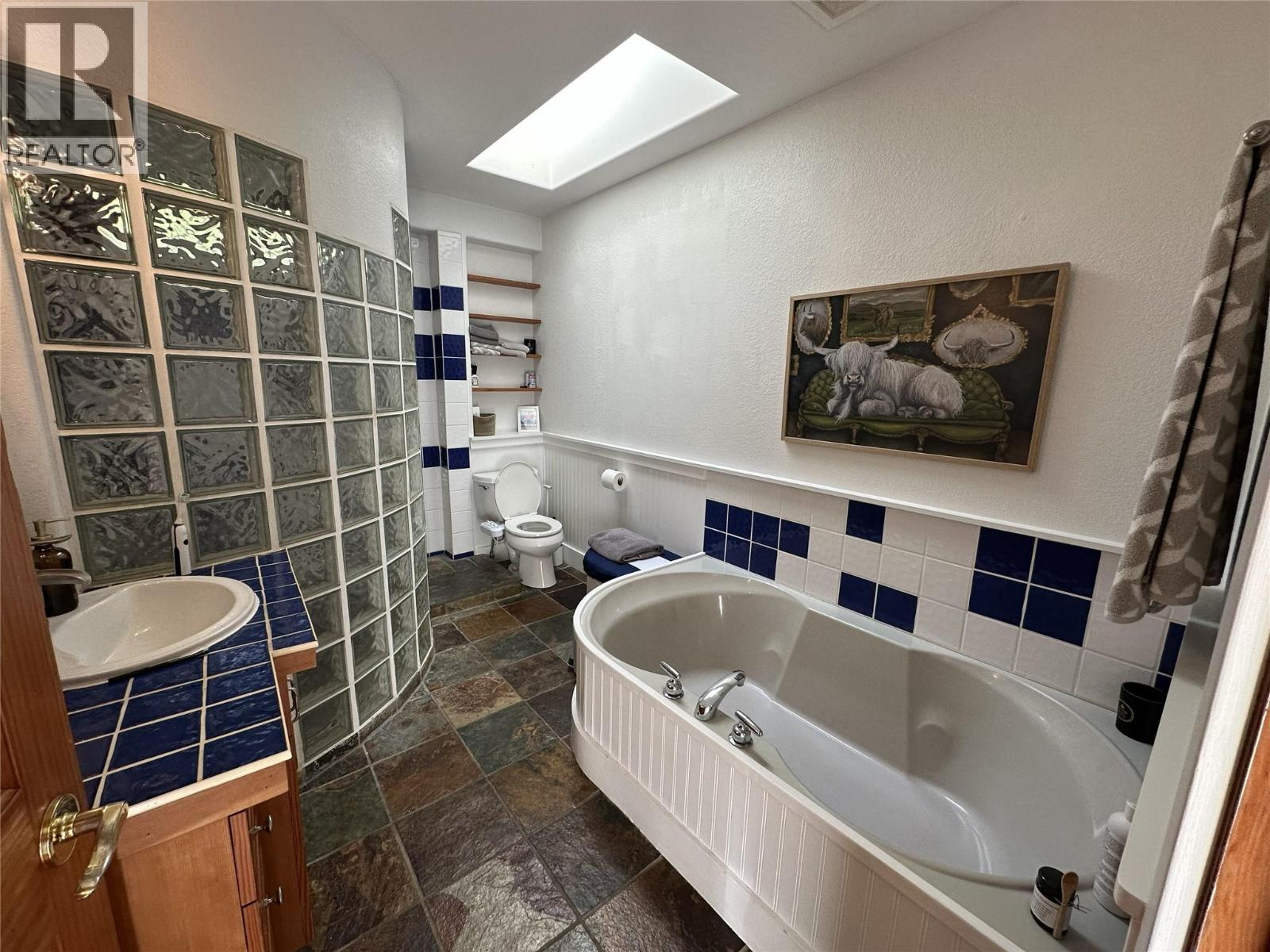 460 Galway Place, Vernon, British Columbia  V1H 2G2 - Photo 10 - 10395053