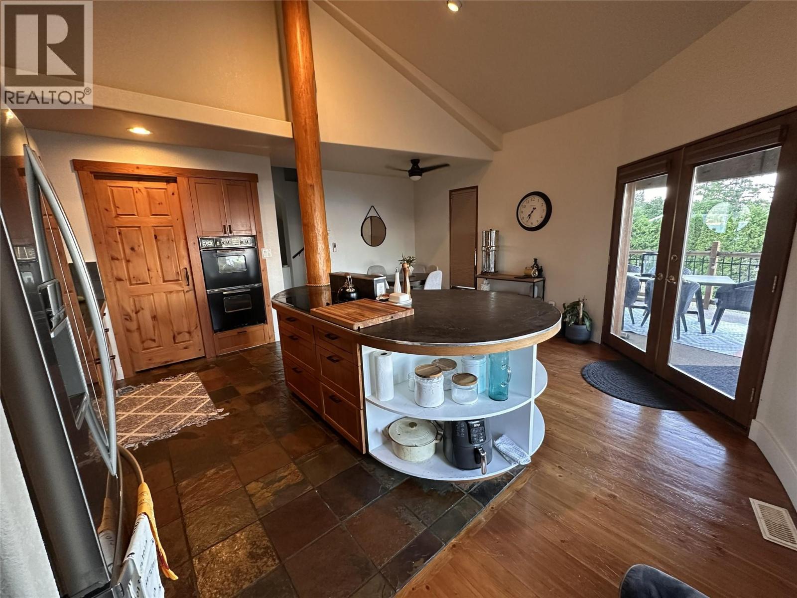 460 Galway Place, Vernon, British Columbia  V1H 2G2 - Photo 6 - 10395053