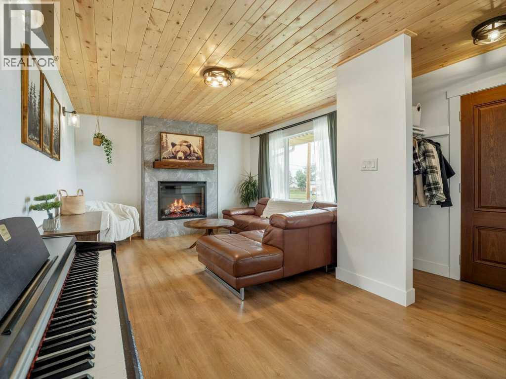 690 Florence Street, Pincher Creek, Alberta  T0K 1W0 - Photo 6 - A2336203