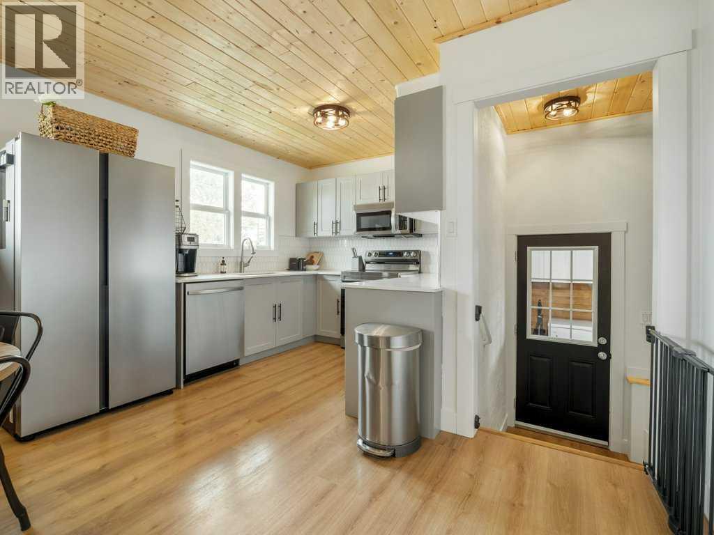 690 Florence Street, Pincher Creek, Alberta  T0K 1W0 - Photo 13 - A2336203