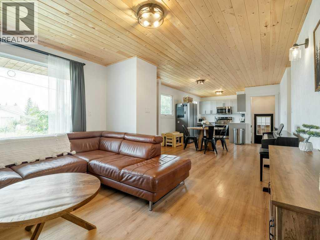 690 Florence Street, Pincher Creek, Alberta  T0K 1W0 - Photo 8 - A2336203
