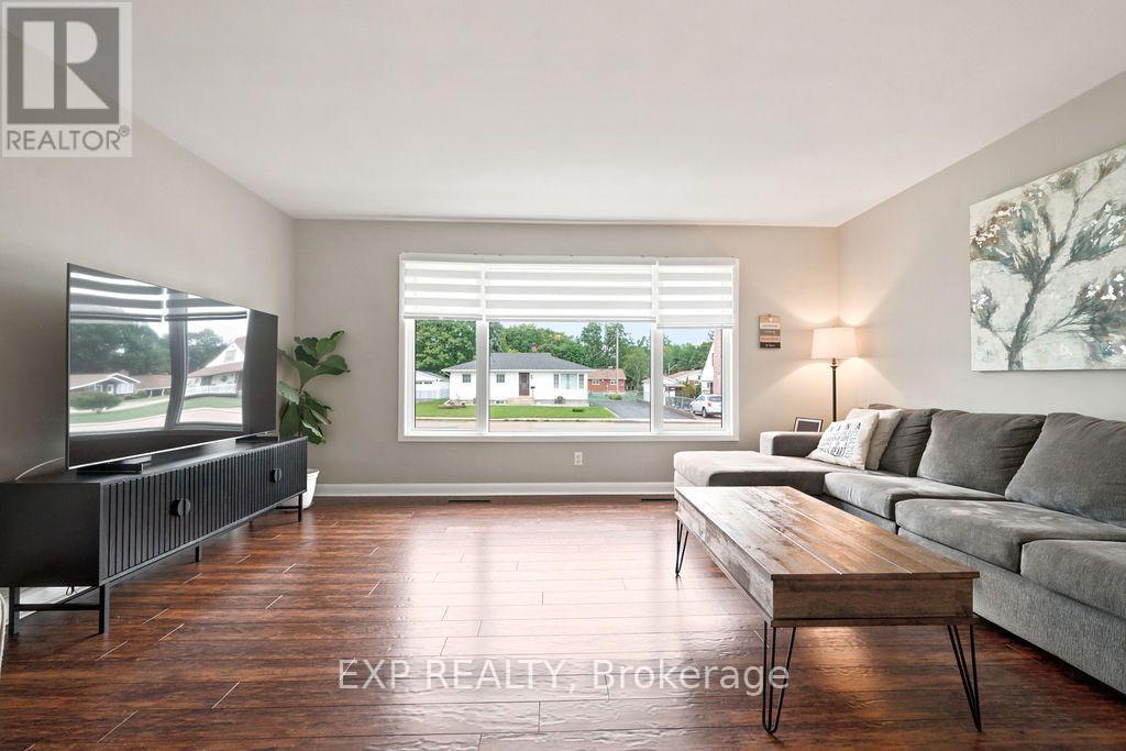 101 Grant Boulevard, Renfrew, Ontario K7V 2P3 - Photo 3 - X13663496