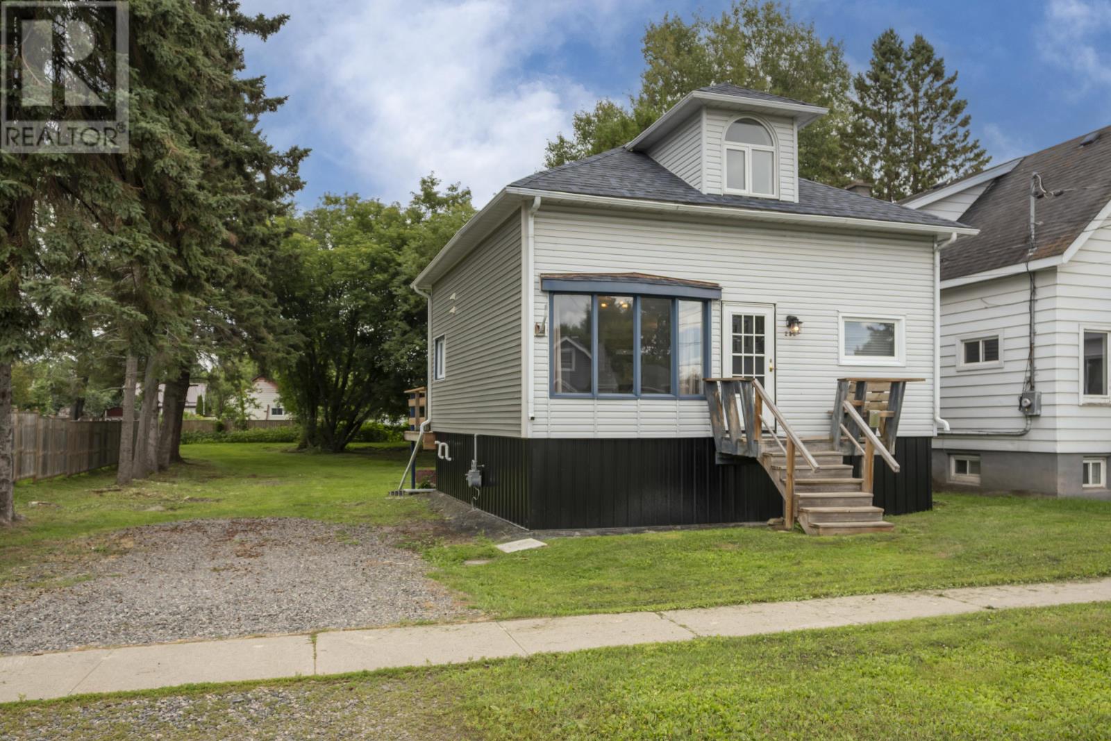 238 Angus St, Thunder Bay, Ontario  P7A 2Y4 - Photo 1 - TB2602330