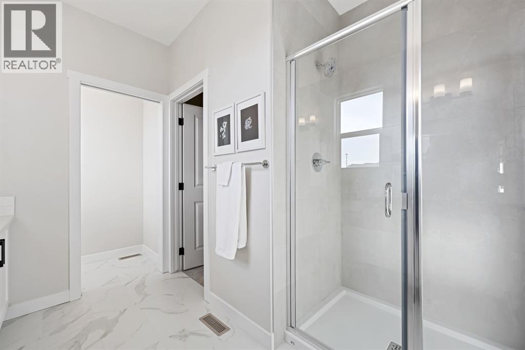 26 Baywater Rise SW, Airdrie, Alberta  T4B 3V3 - Photo 23 - A2335303