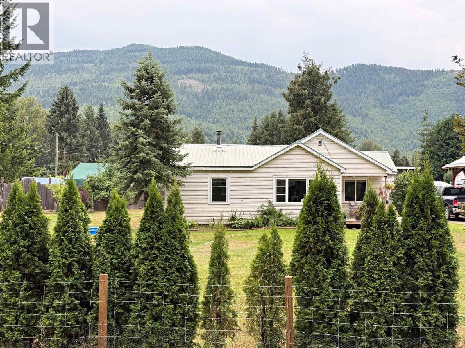 620 Clearwater Village Road, Clearwater, British Columbia  V0E 1N1 - Photo 2 - 10397472