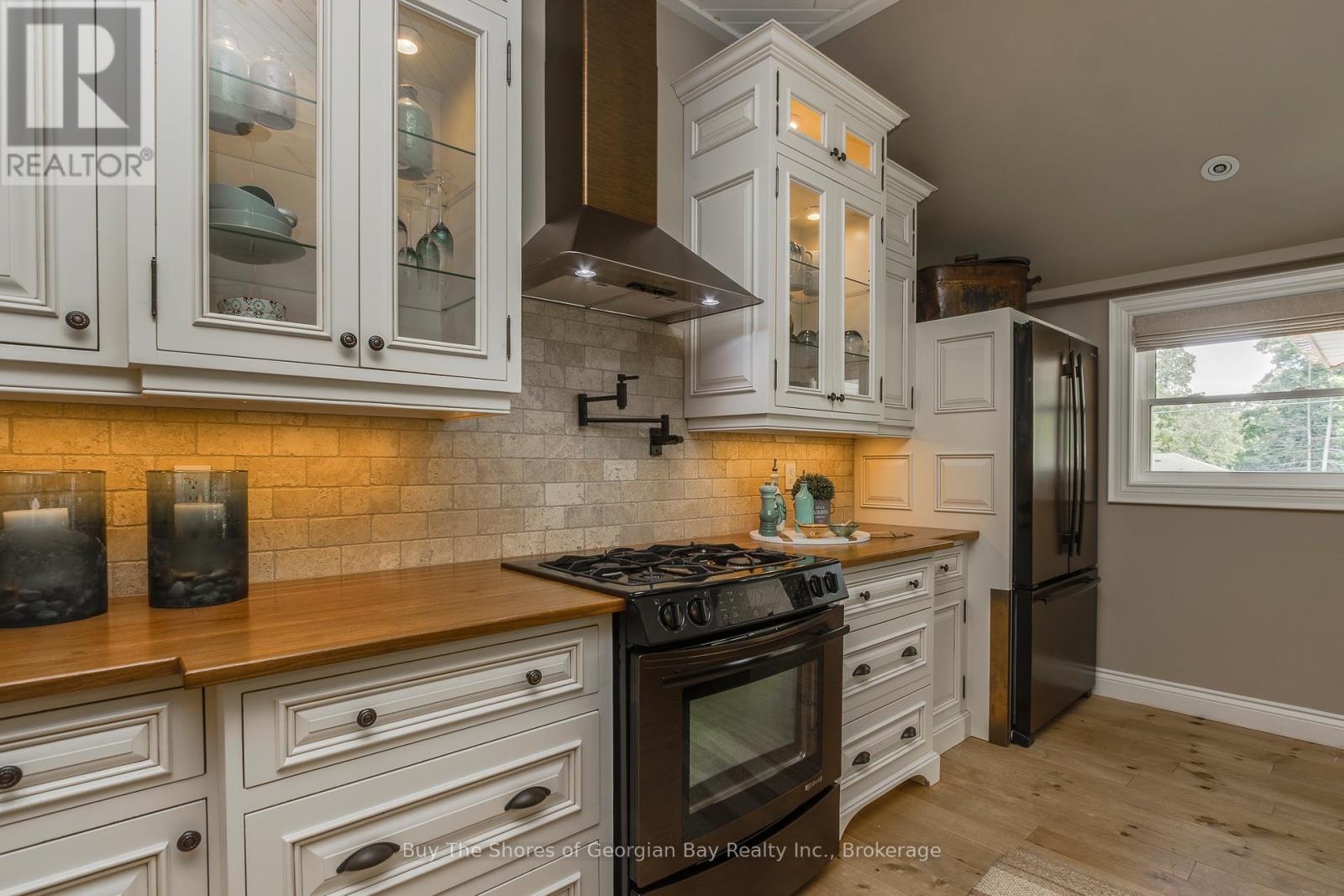40 POLISH AVENUE, Penetanguishene, Ontario