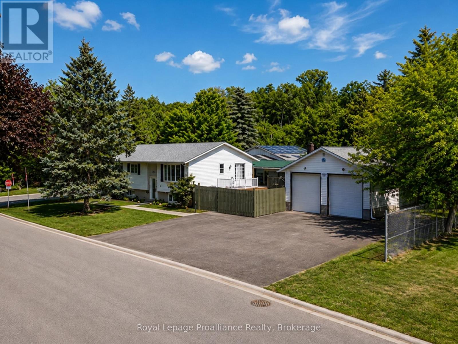 115 Nicholas Street, Quinte West, Ontario  K8V 6E8 - Photo 1 - X13663162