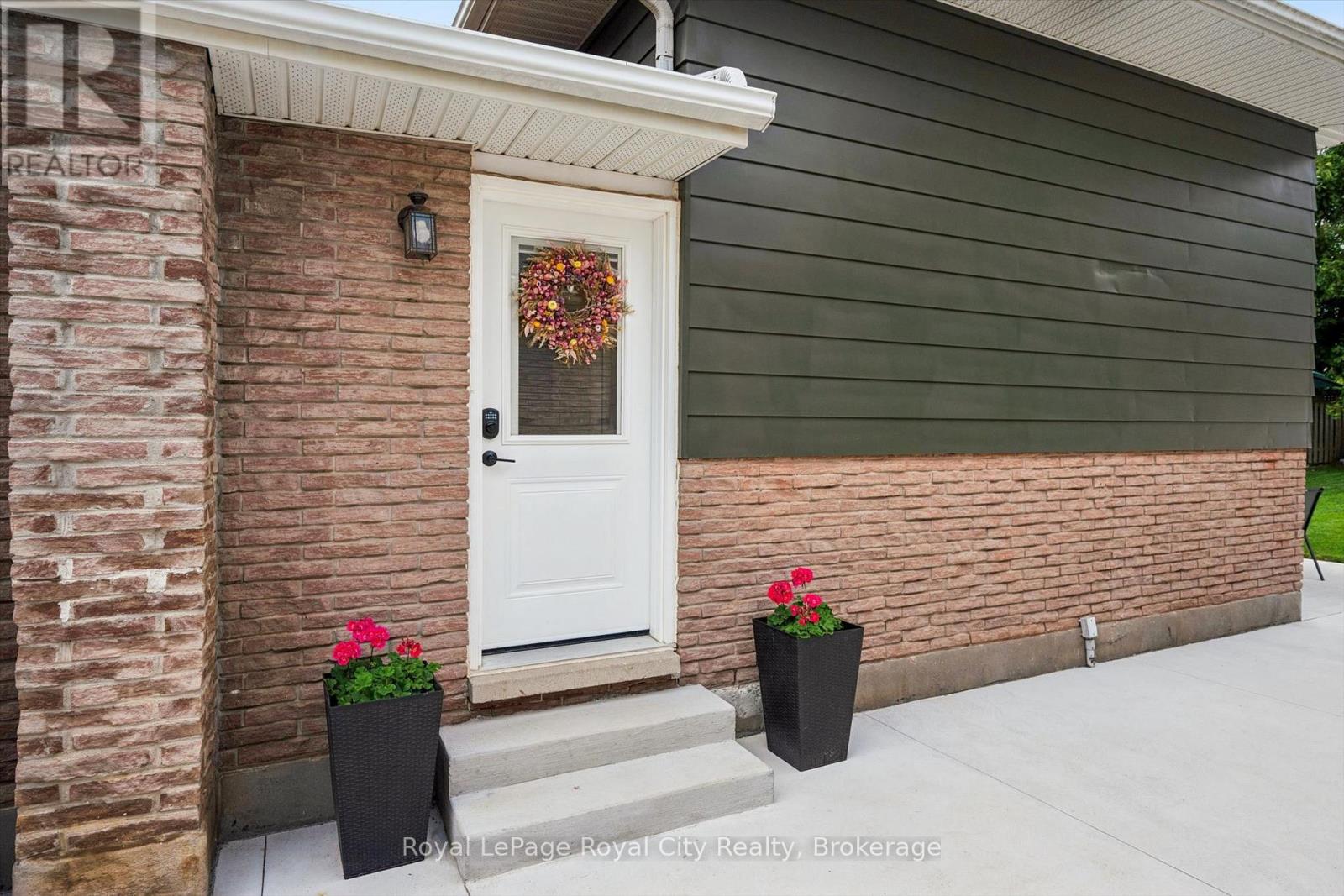 188 Country Club Drive, Guelph (Victoria North), Ontario  N1E 3L2 - Photo 3 - X13663566