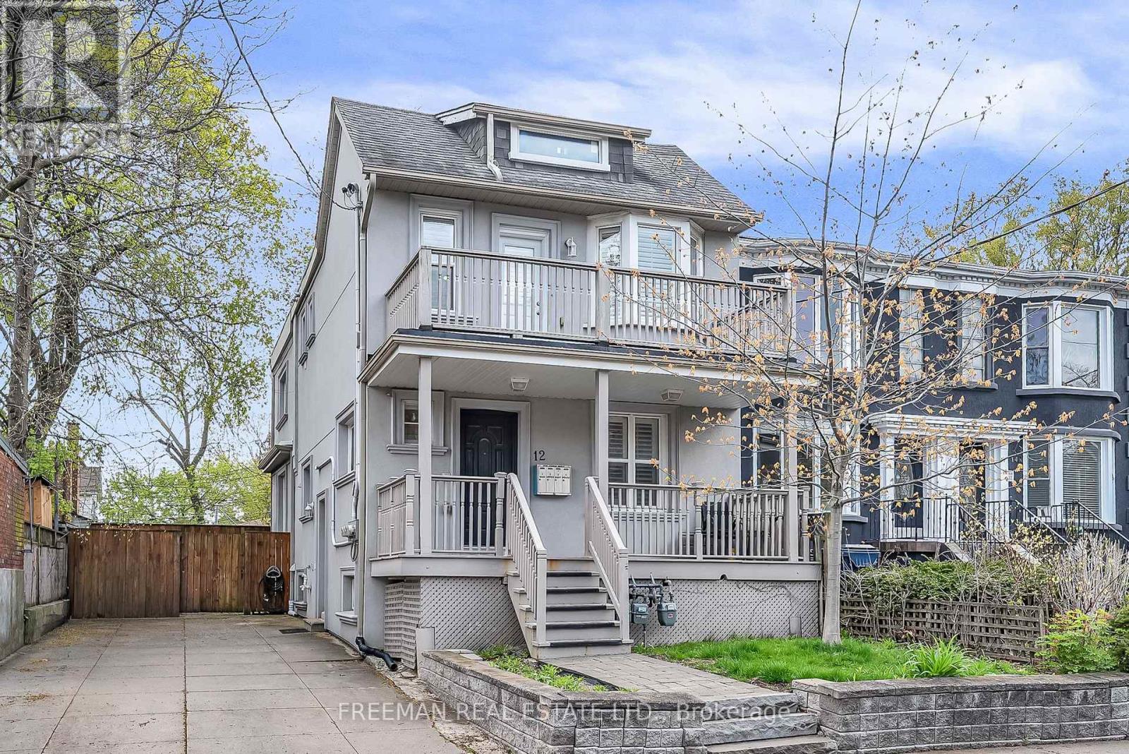 12 Arlington Avenue, Toronto, Ontario  M6G 3K8 - Photo 1 - C13663508