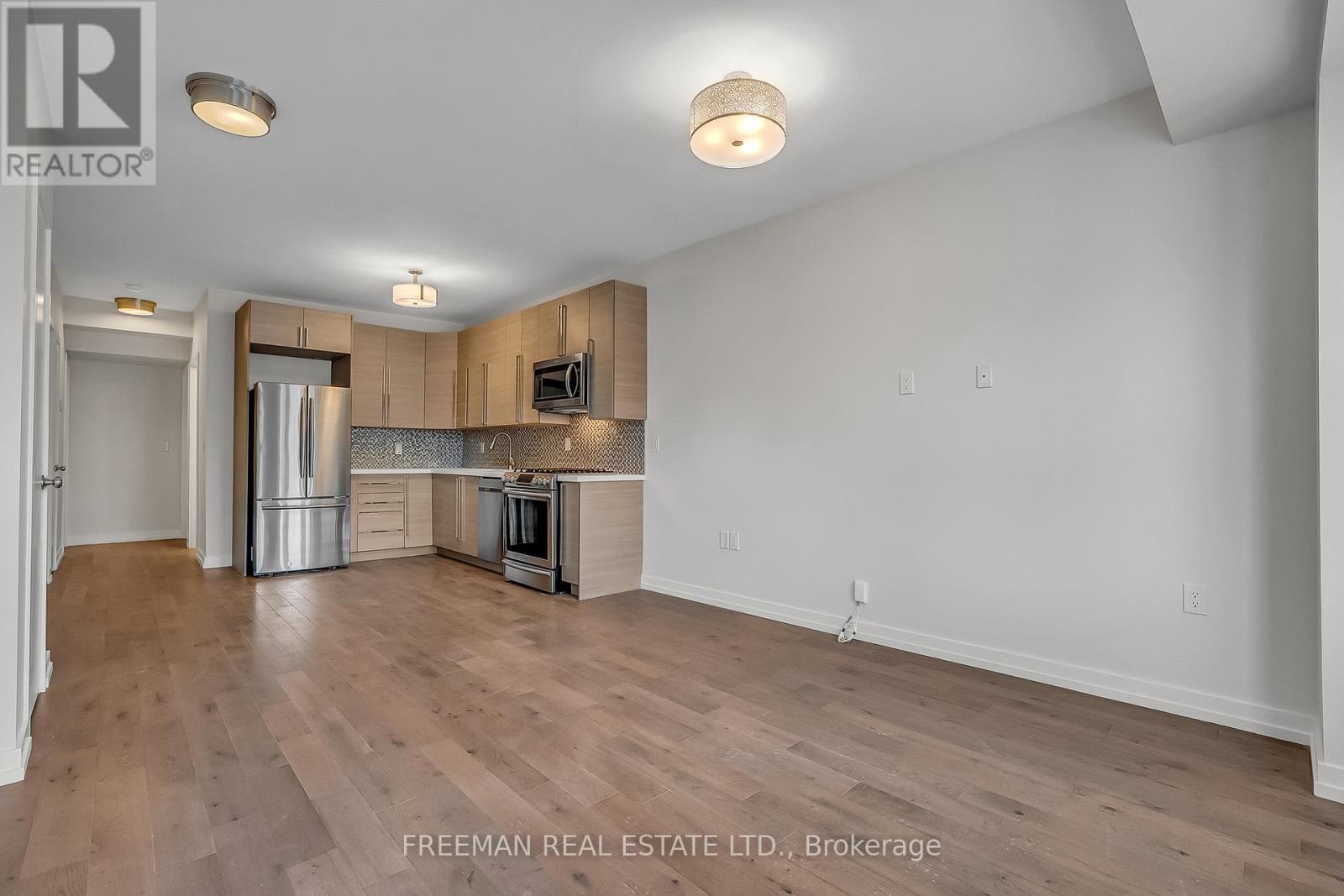 12 Arlington Avenue, Toronto, Ontario  M6G 3K8 - Photo 11 - C13663508