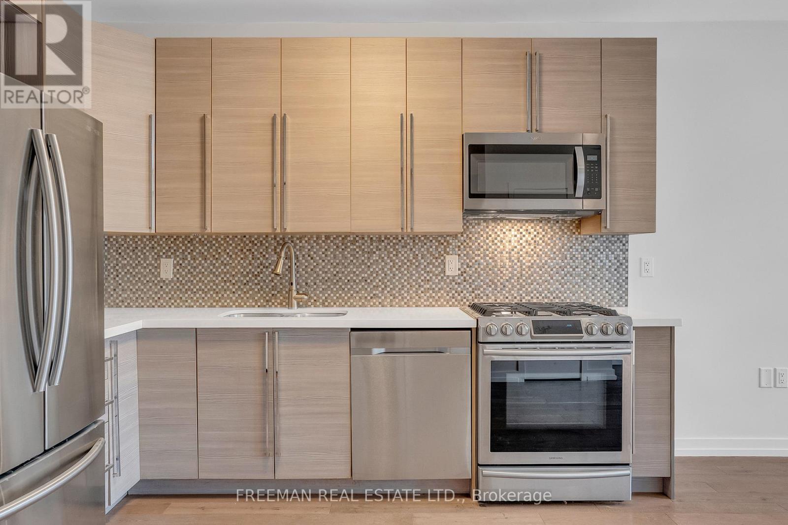 12 Arlington Avenue, Toronto, Ontario  M6G 3K8 - Photo 12 - C13663508