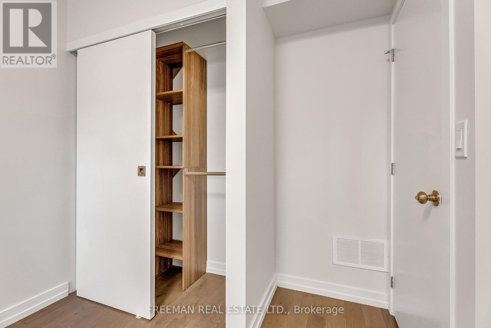 12 Arlington Avenue, Toronto, Ontario  M6G 3K8 - Photo 14 - C13663508