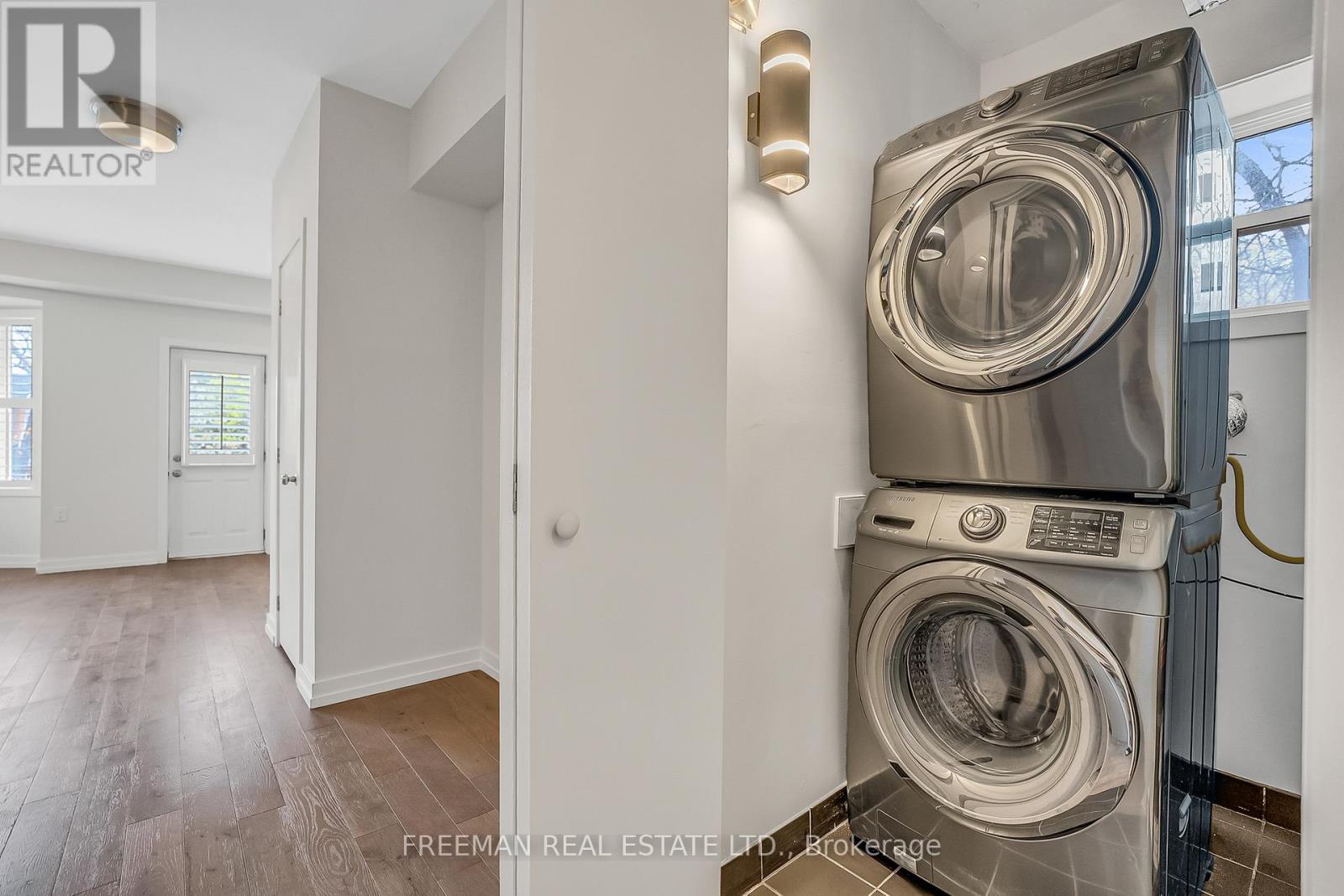 12 Arlington Avenue, Toronto, Ontario  M6G 3K8 - Photo 16 - C13663508