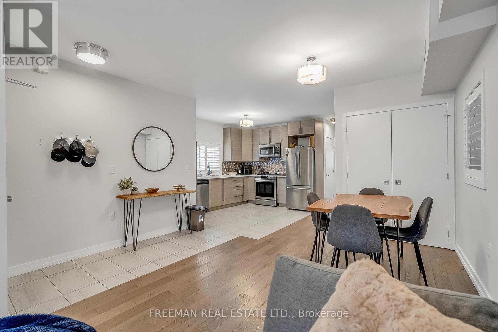 12 Arlington Avenue, Toronto, Ontario  M6G 3K8 - Photo 17 - C13663508