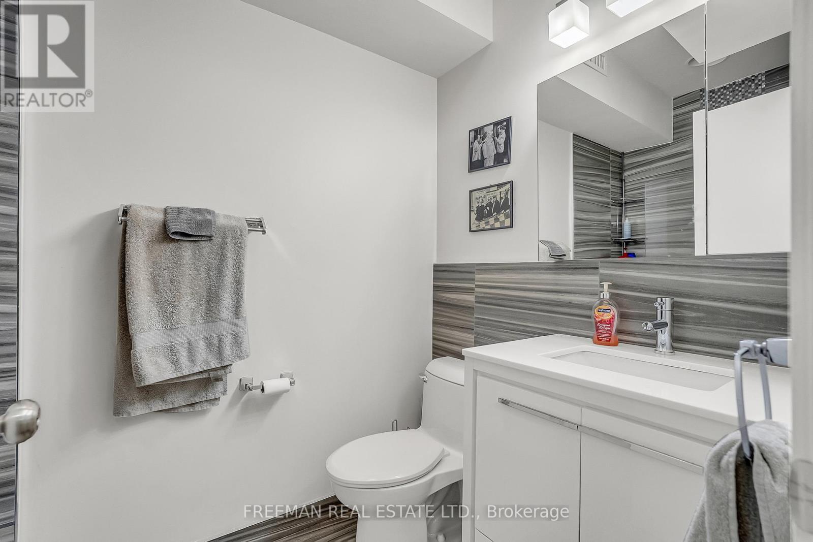 12 Arlington Avenue, Toronto, Ontario  M6G 3K8 - Photo 29 - C13663508