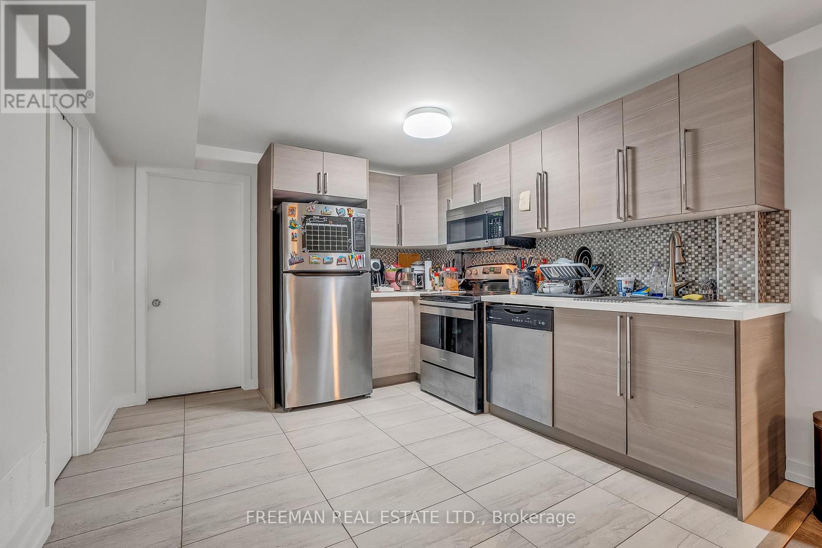 12 Arlington Avenue, Toronto, Ontario  M6G 3K8 - Photo 34 - C13663508