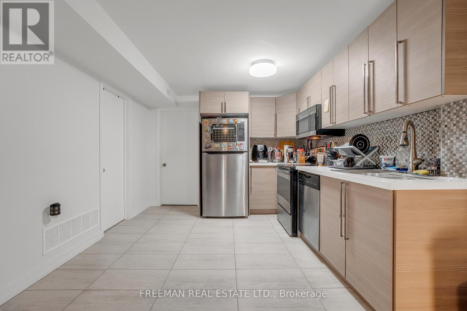 12 Arlington Avenue, Toronto, Ontario  M6G 3K8 - Photo 35 - C13663508