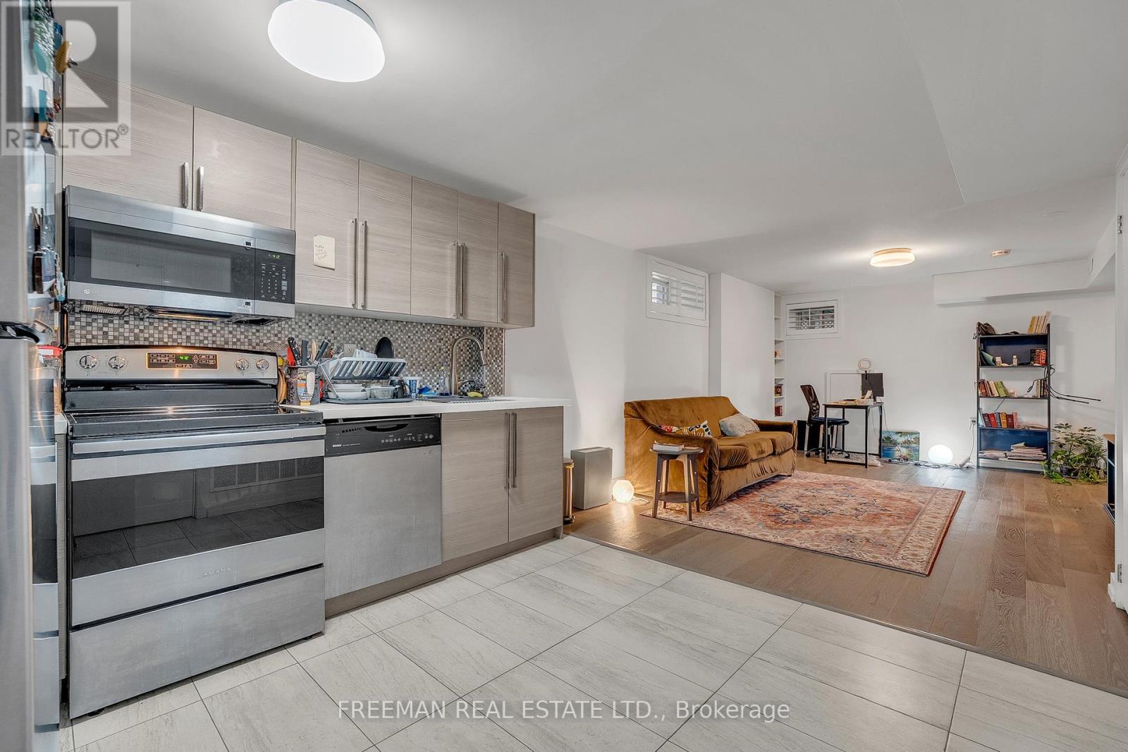 12 Arlington Avenue, Toronto, Ontario  M6G 3K8 - Photo 36 - C13663508