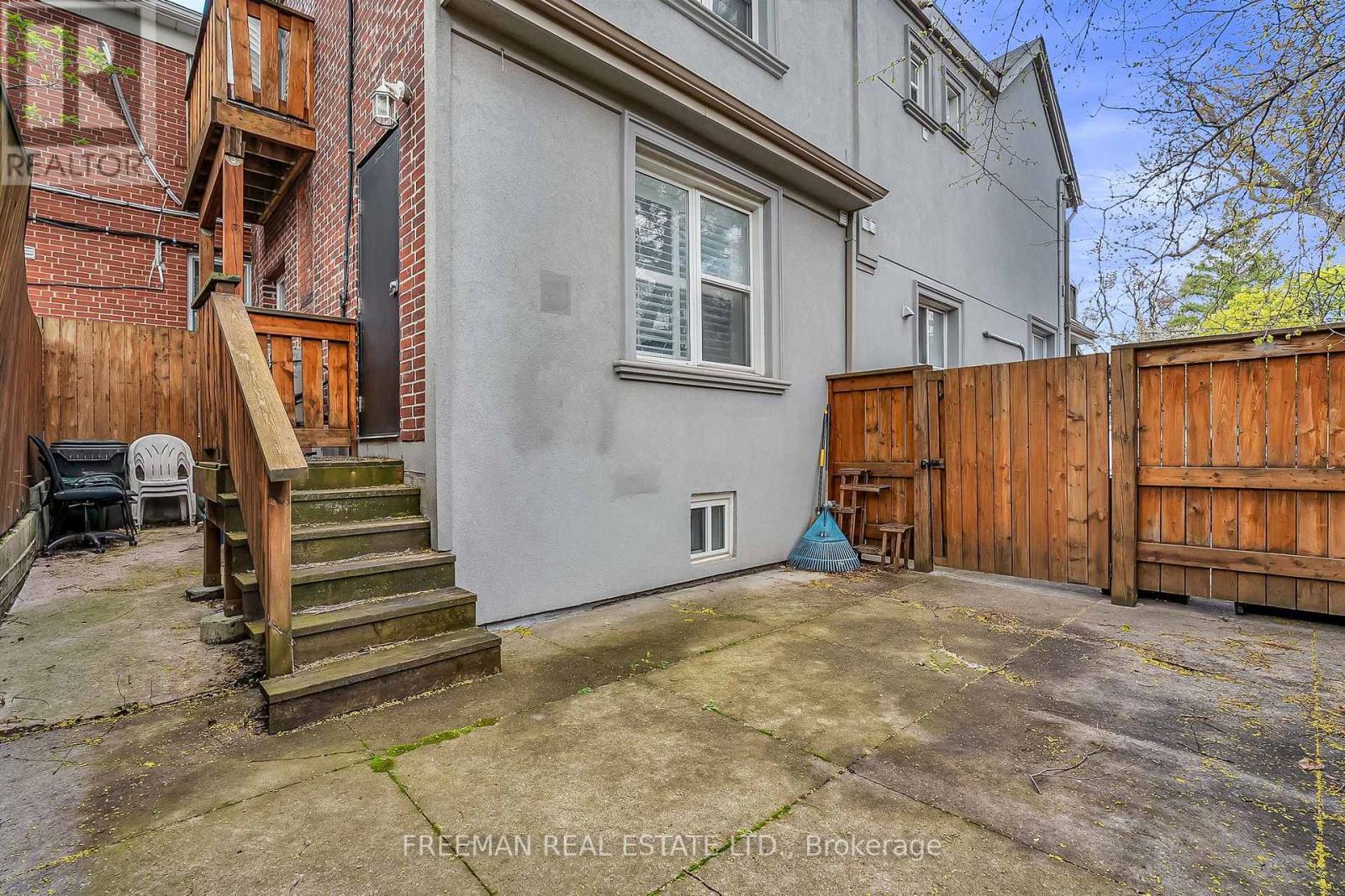 12 Arlington Avenue, Toronto, Ontario  M6G 3K8 - Photo 44 - C13663508