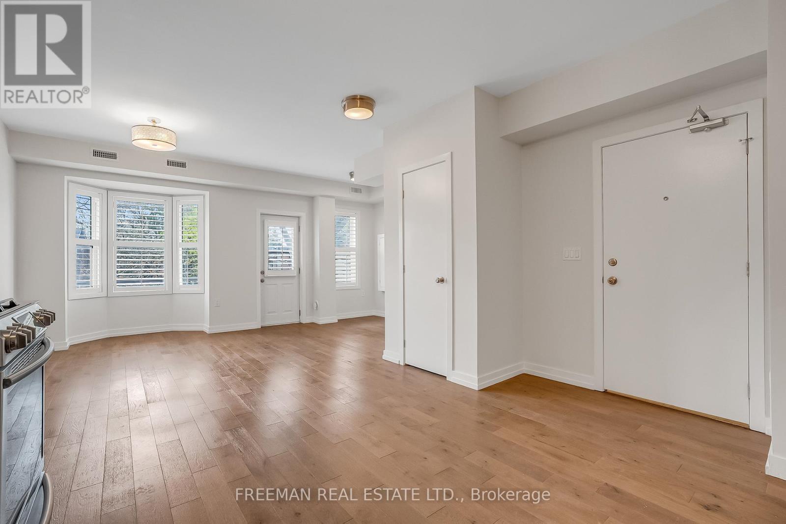 12 Arlington Avenue, Toronto, Ontario  M6G 3K8 - Photo 8 - C13663508
