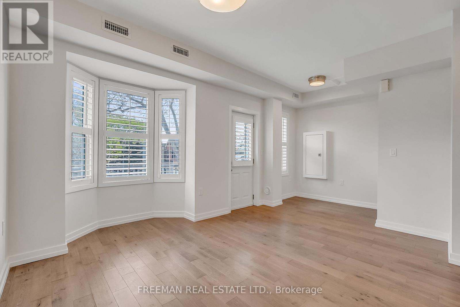 12 Arlington Avenue, Toronto, Ontario  M6G 3K8 - Photo 9 - C13663508