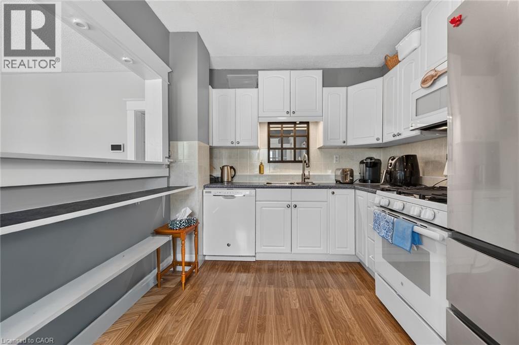 208 Carlton Street, St. Catharines, Ontario  L2R 1S6 - Photo 7 - 40845319