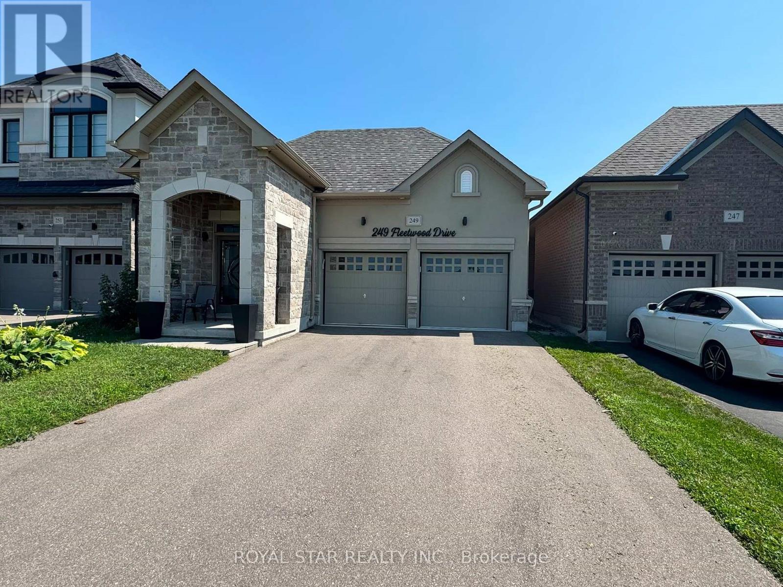 249 Fleetwood Drive, Oshawa, Ontario  L1K 3E8 - Photo 1 - E13663564