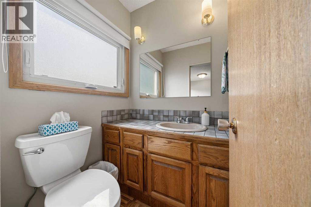 10407 2 Street Se, Calgary, Alberta  T2J 0W6 - Photo 13 - A2335695