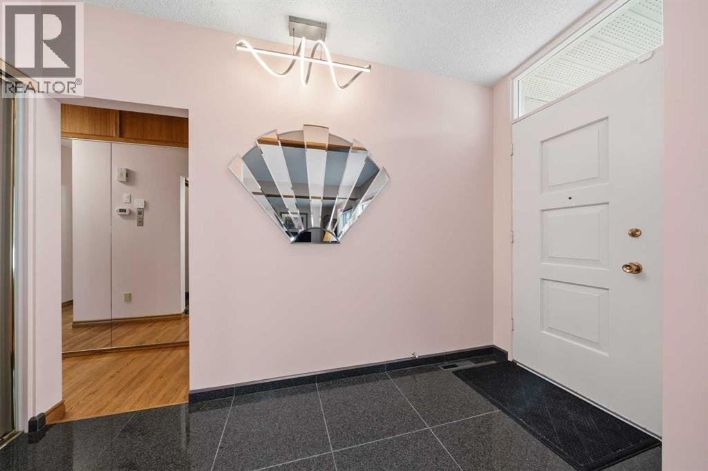 10407 2 Street Se, Calgary, Alberta  T2J 0W6 - Photo 3 - A2335695